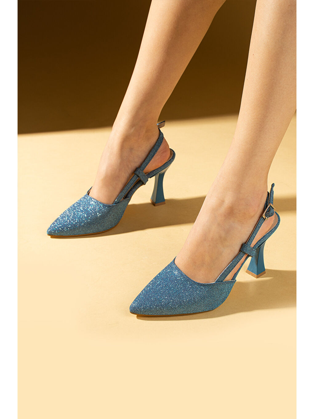 Mavi Kadeh Topuklu Arkası Açık Kadın Ayakkabı 018-34-25Sim