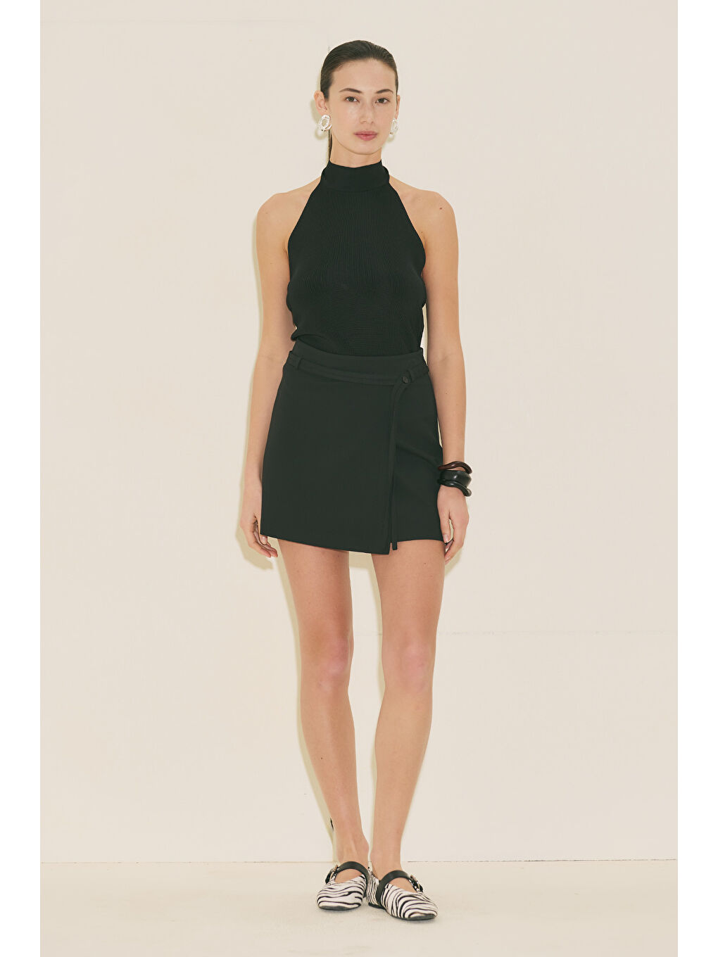 Kemer Detaylı Şort Etek Siyah-2