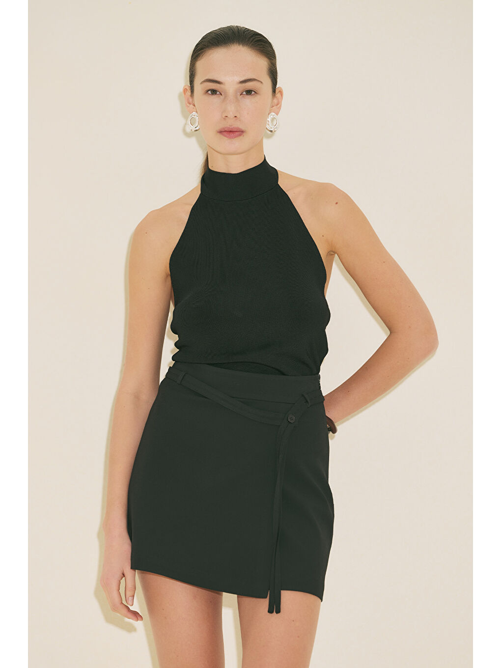 Kemer Detaylı Şort Etek Siyah-5