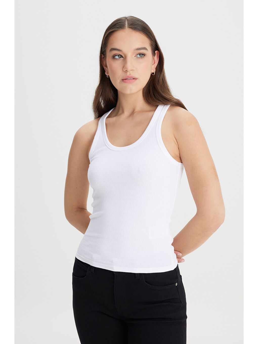 Slim Fit Dar Kesim Beyaz Tişört-3