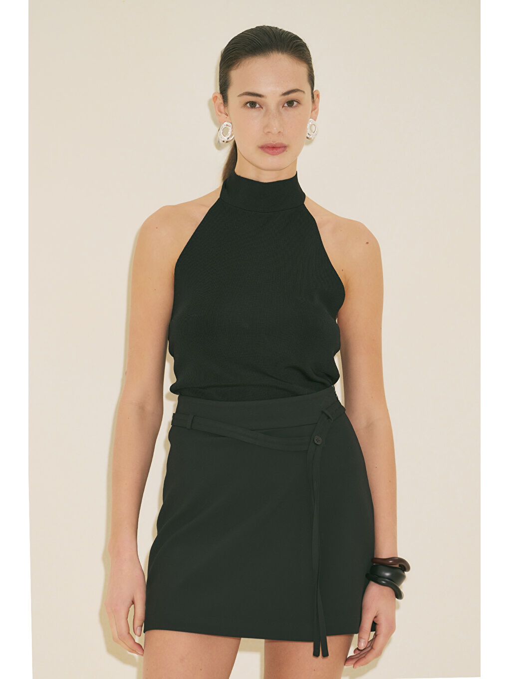 Kemer Detaylı Şort Etek Siyah-6