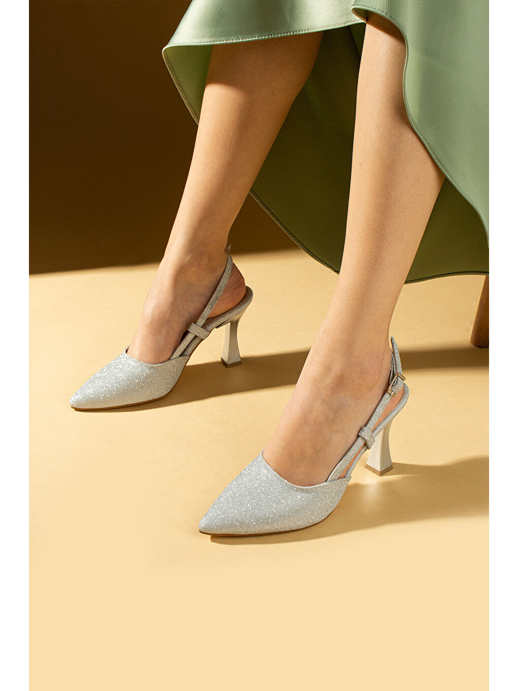 Gri Kadeh Topuklu Arkası Açık Kadın Ayakkabı 018-34-25Sim