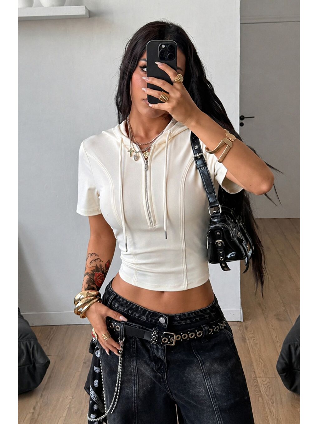 Beyaz Kapüşonlu Crop Tişört Fermuarlı Kısa Kollu Kadın Üst Body