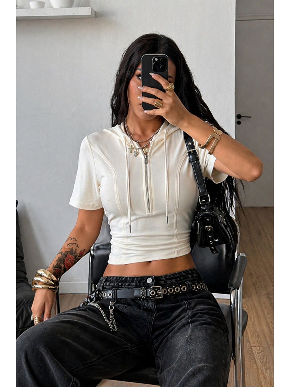 Beyaz Kapüşonlu Crop Tişört Fermuarlı Kısa Kollu Kadın Üst Body-1