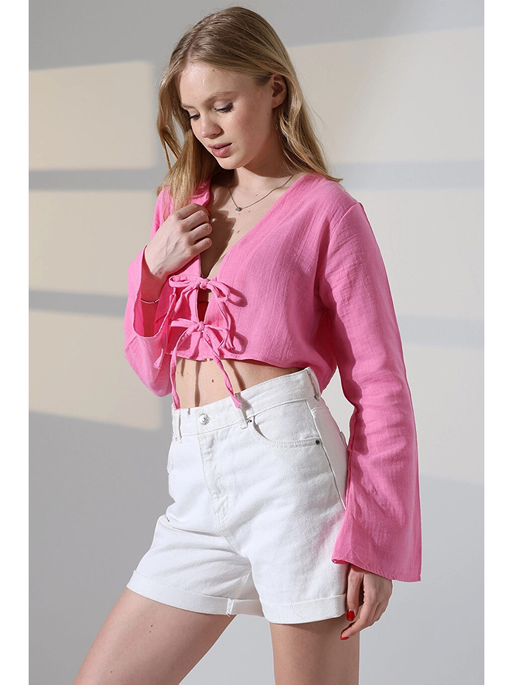 Kadın Pembe Önden Bağlamalı Müslin Kumaş Crop Bluz HZL25S-DSB104071-1