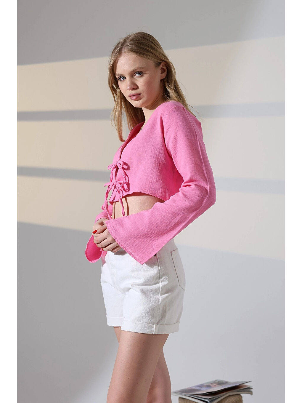 Kadın Pembe Önden Bağlamalı Müslin Kumaş Crop Bluz HZL25S-DSB104071-2
