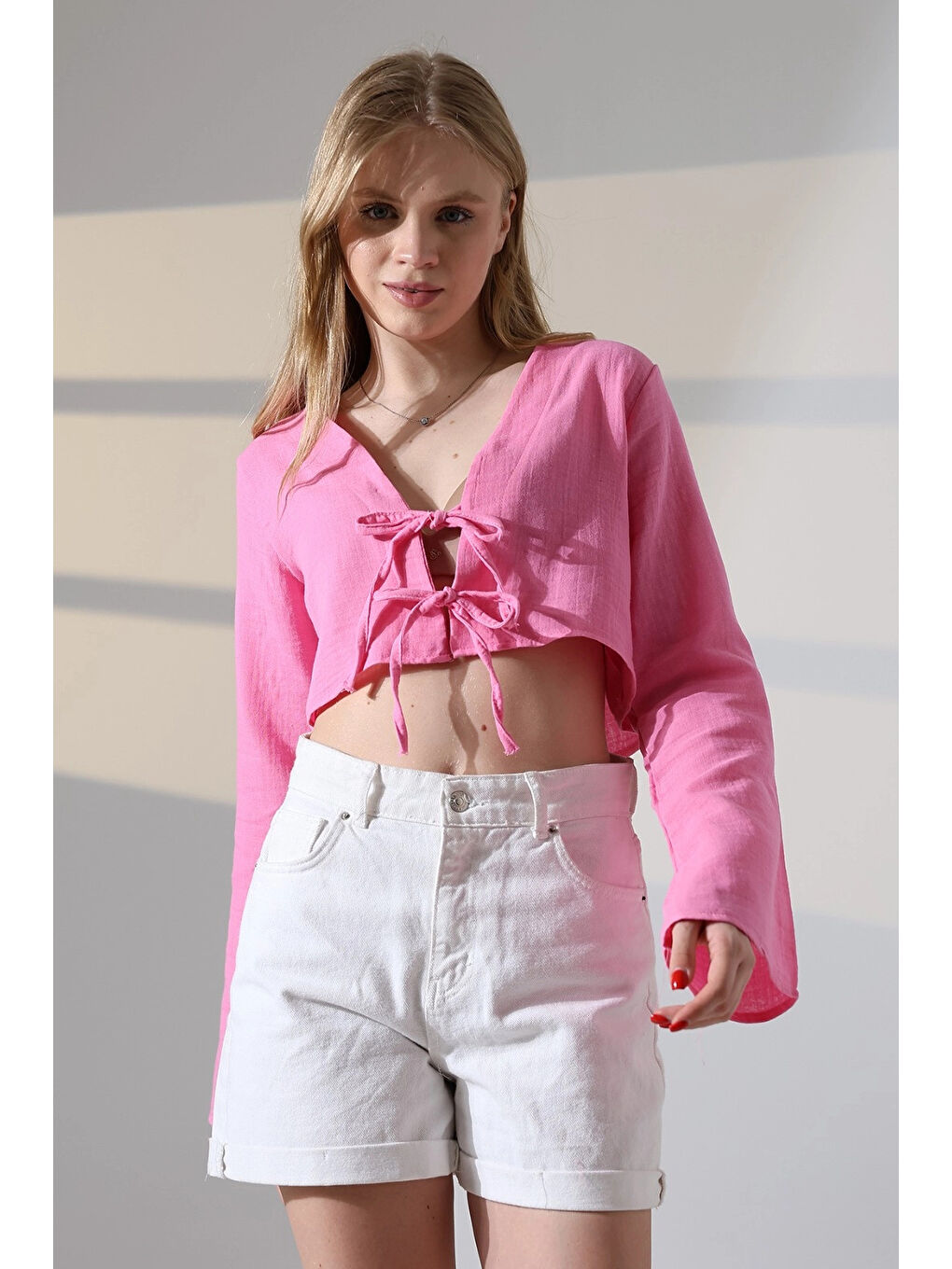 Kadın Pembe Önden Bağlamalı Müslin Kumaş Crop Bluz HZL25S-DSB104071-3