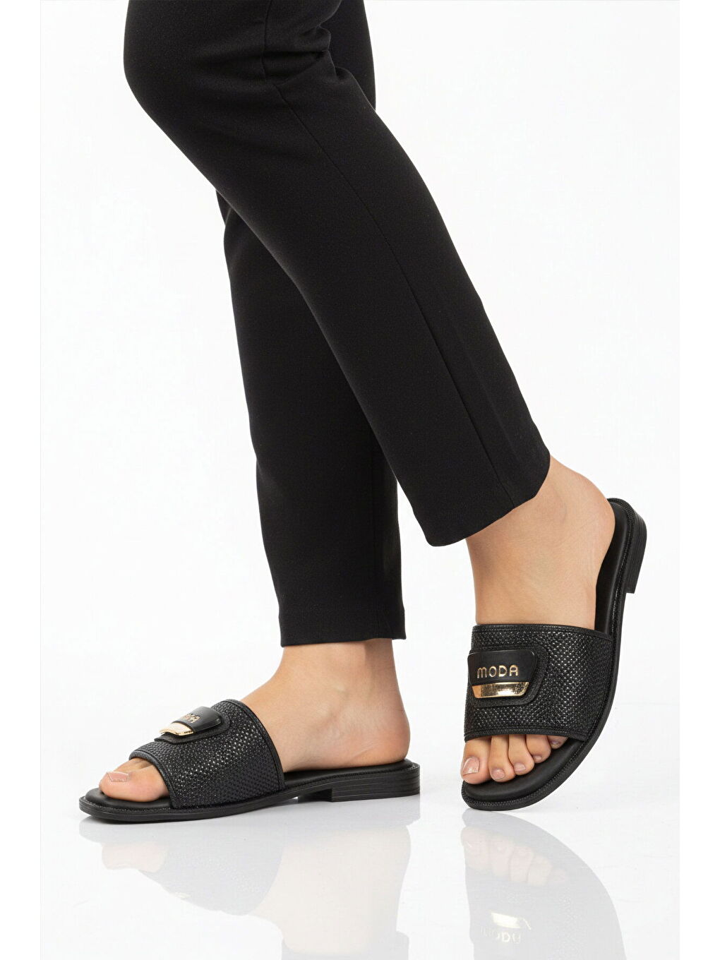 Siyah İnce Taban Hafif Kadın Günlük Terlik 422255 Z