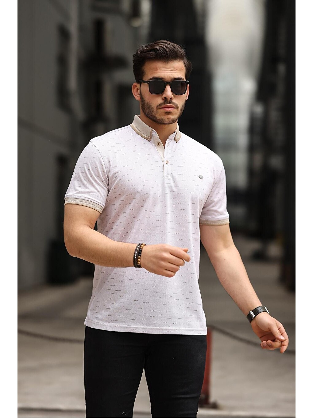 Ekru Erkek Kıvrılmaz Polo Yaka Cepsiz Slim Fit Desenli Tişört