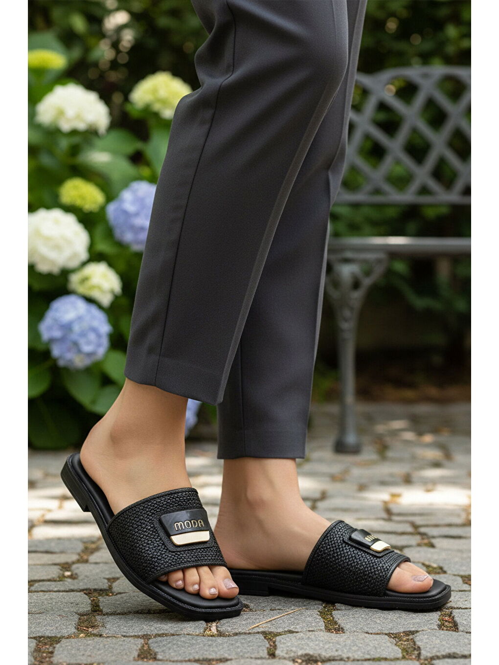 Siyah İnce Taban Hafif Kadın Günlük Terlik 422255 Z-2