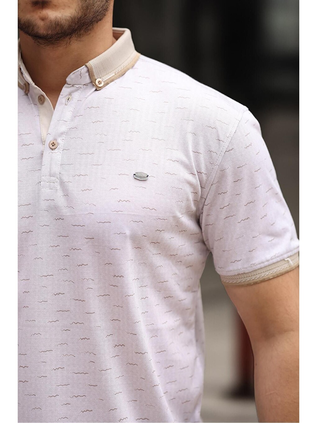 Ekru Erkek Kıvrılmaz Polo Yaka Cepsiz Slim Fit Desenli Tişört-1