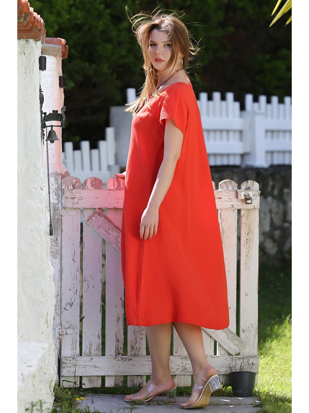 Kırmızı Narçiçeği V Yaka Düşük Kol Casual Müslin Dokuma Elbise Kloş Etek 115 63-3