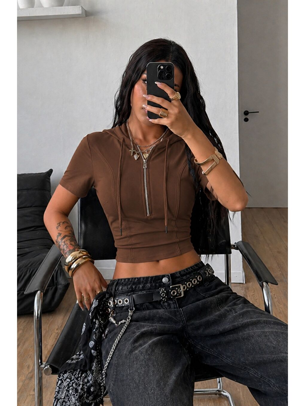 Kahverengi Kapüşonlu Crop Tişört Fermuarlı Kısa Kollu Kadın Üst Body-1