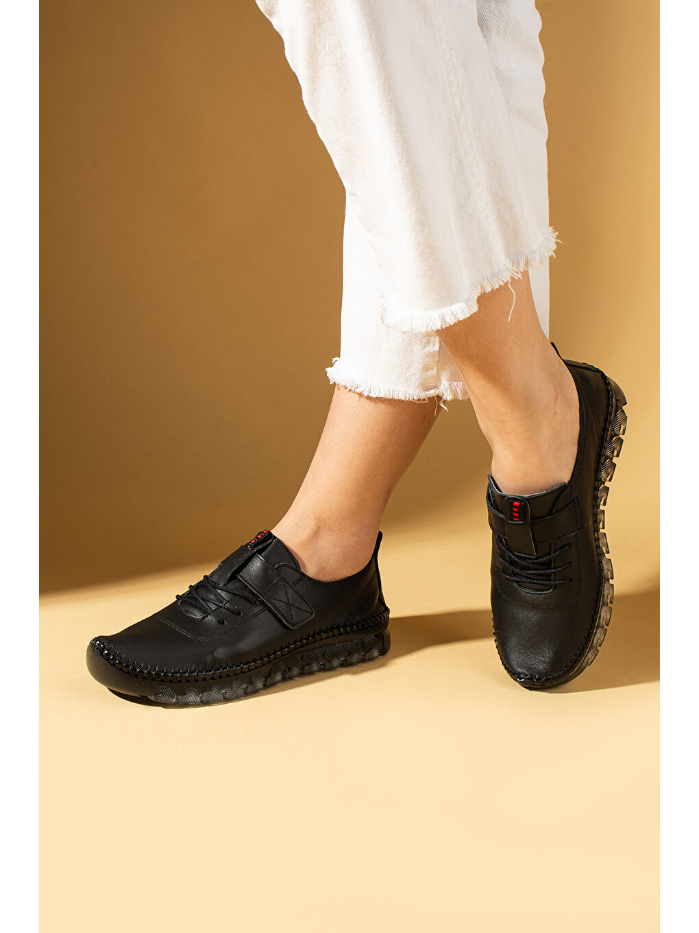 Siyah Hakiki Yumuşak Deri Hafif Comfort Taban Cırtlı Kadın Spor Ayakkabı 59-380-25-1