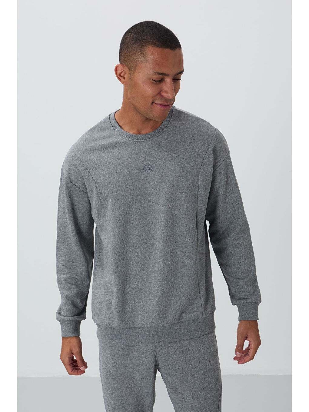 Gri Melanj Kompakt Pamuklu Kalın Pürüzsüz Dokulu O Yaka Comfort Fit Erkek Eşofman Takım -85263-3