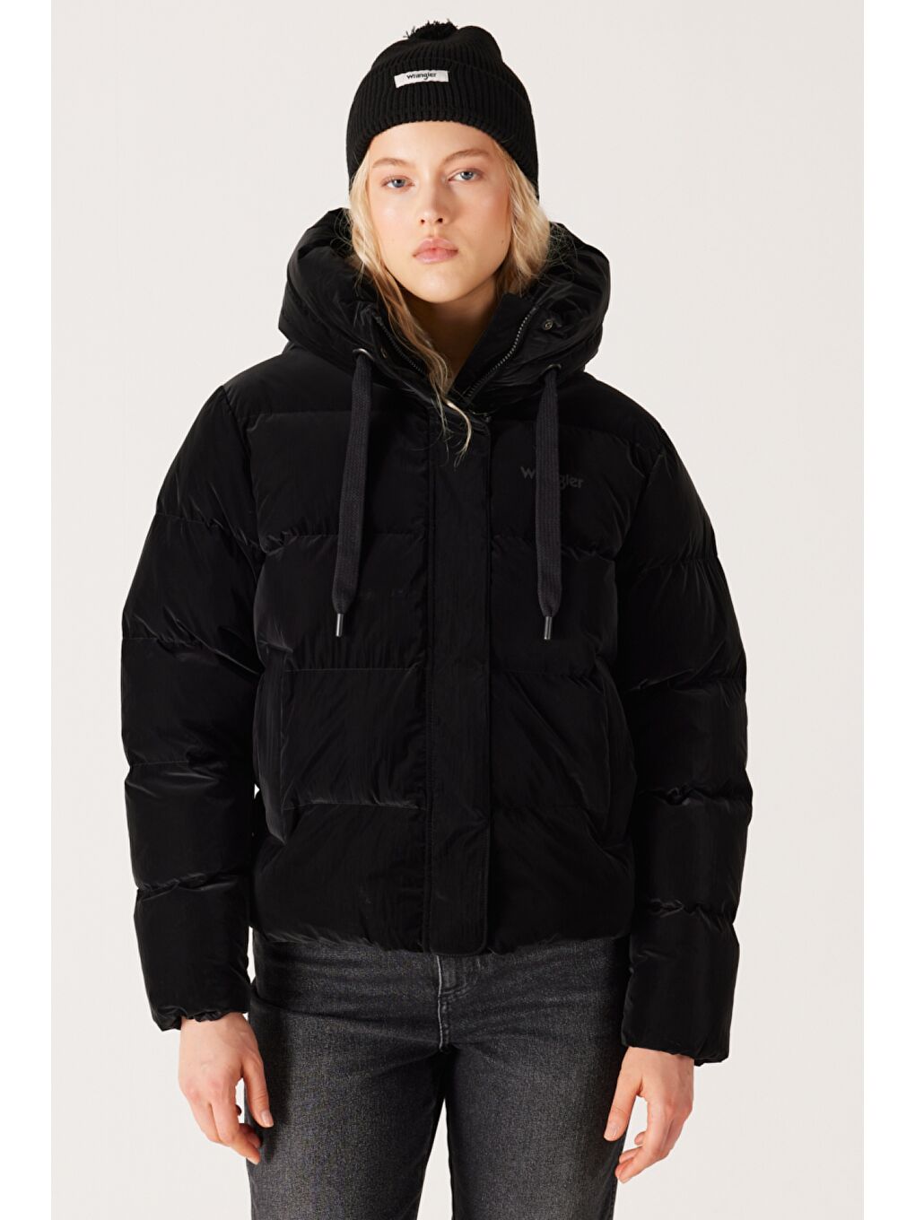 Loose Fit Rahat Kesim Dik Yaka Kapüşonlu Siyah Şişme Mont