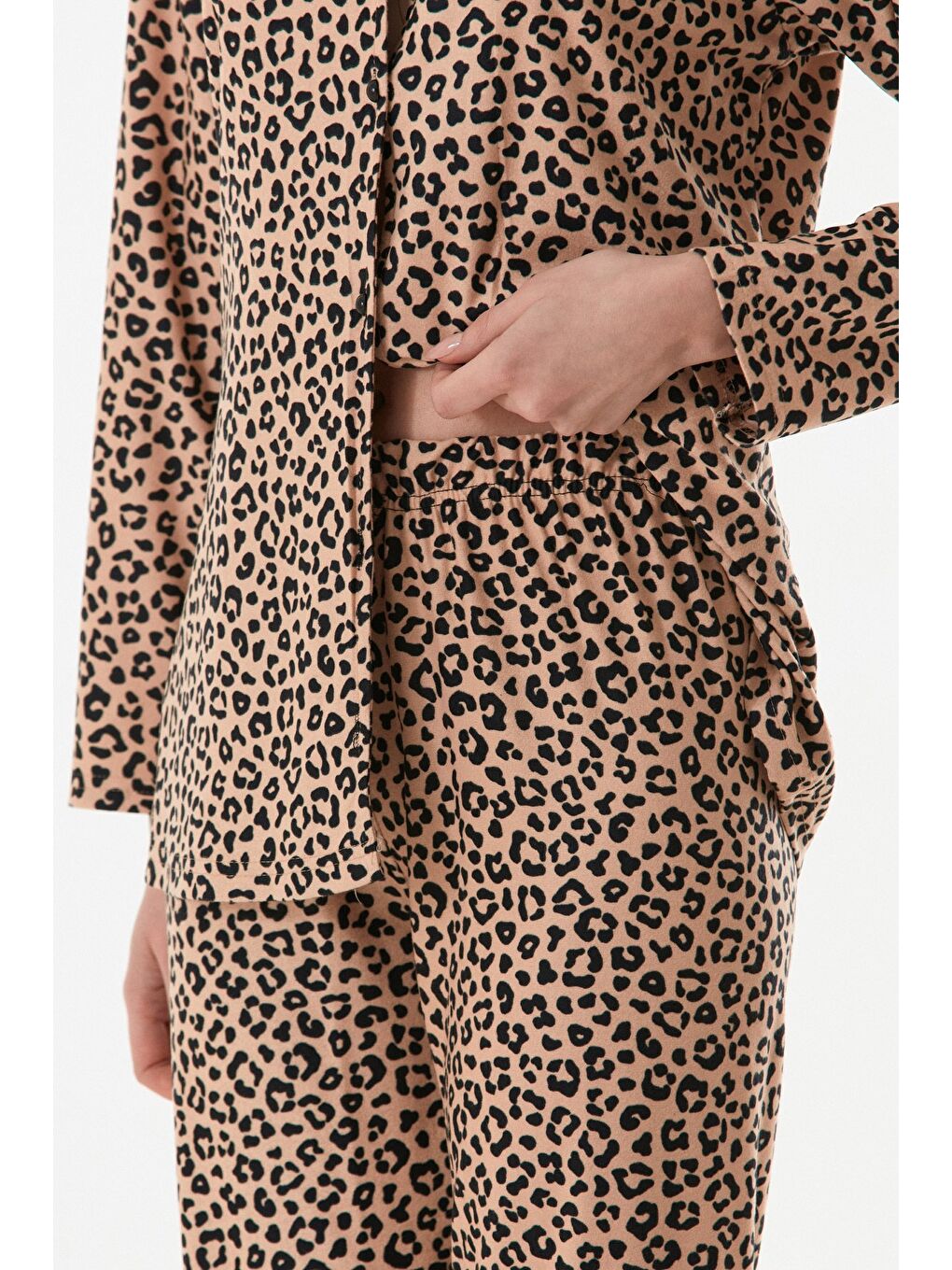 Bej Ekose Desenli Gömlek Yaka Süet Pijama Takımı-4