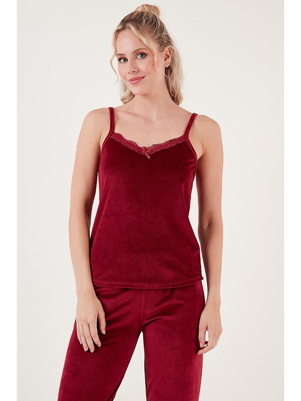 Lela Bordo Regular Fit Dantelli Yumuşak Dokulu Sabahlıklı Kadife Pijama Takımı 6095545 - 3