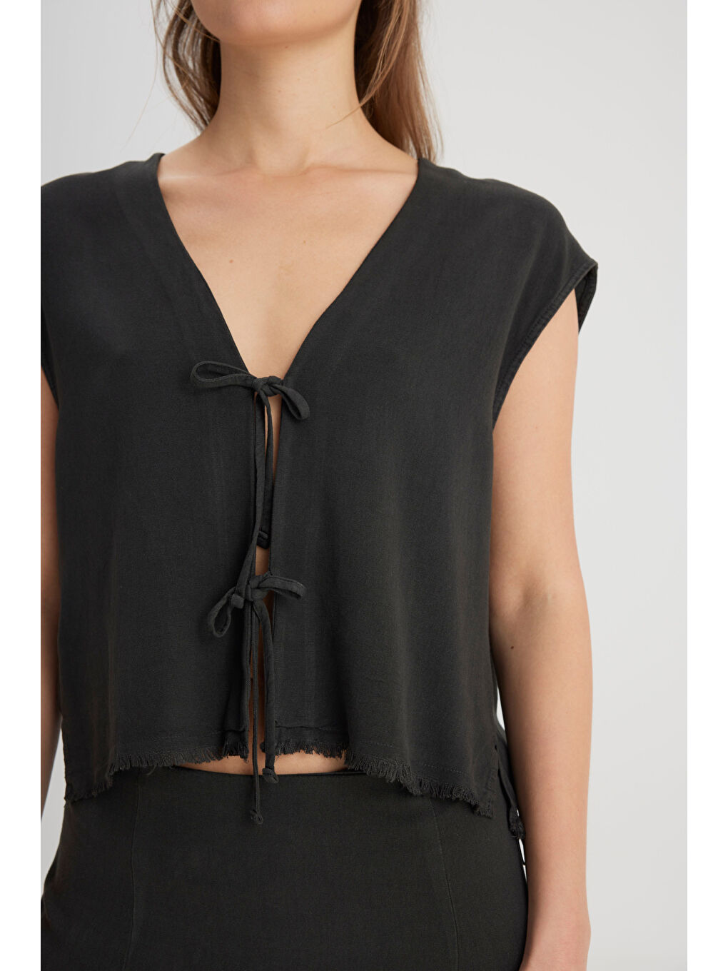 Regular Fit Normal Kesim Bisiklet Yaka Siyah Yelek-3