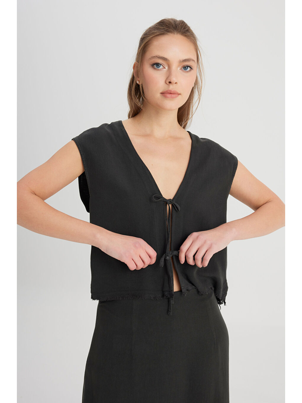 Regular Fit Normal Kesim Bisiklet Yaka Siyah Yelek-4