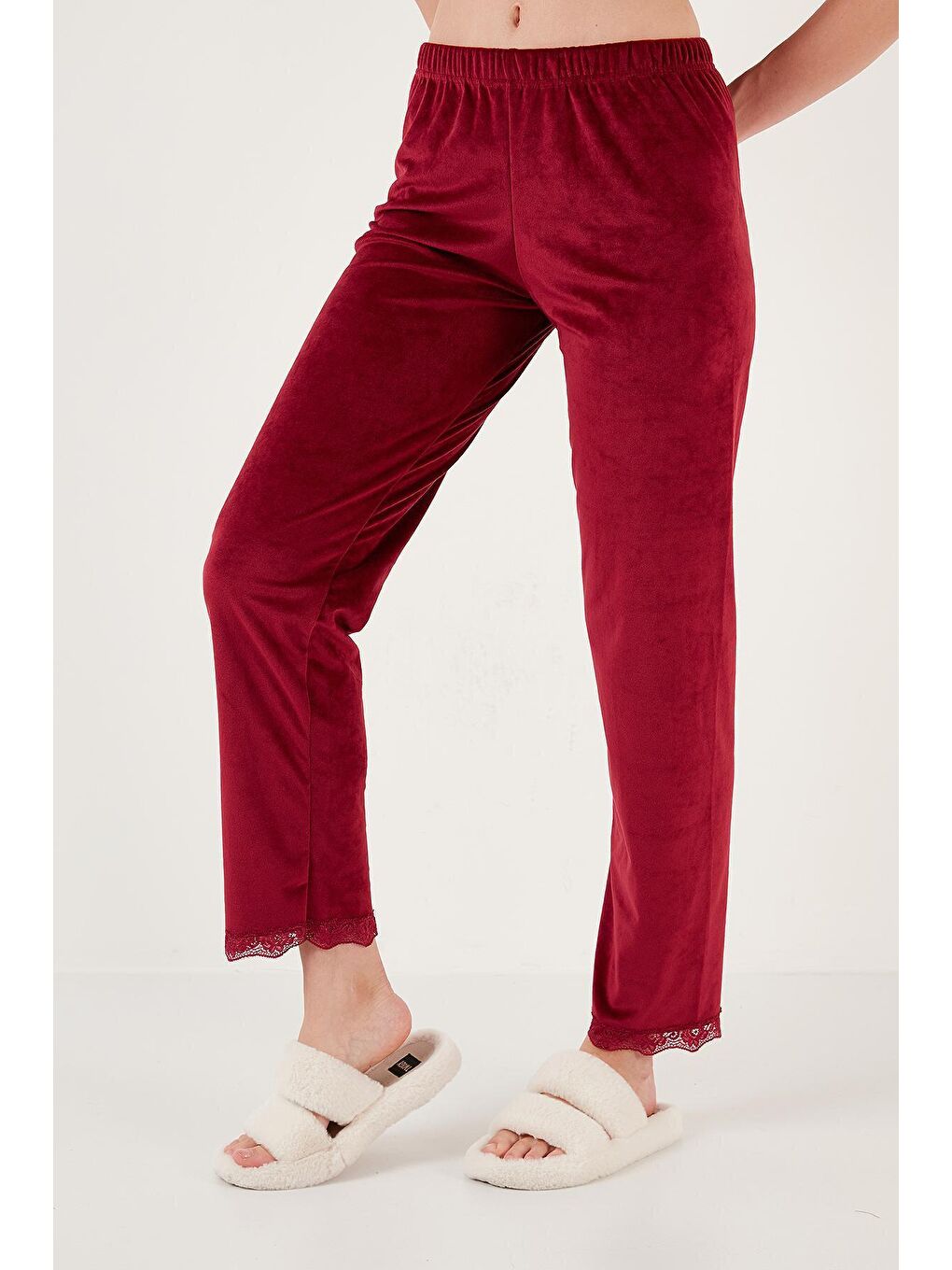 Lela Bordo Regular Fit Dantelli Yumuşak Dokulu Sabahlıklı Kadife Pijama Takımı 6095545 - 4