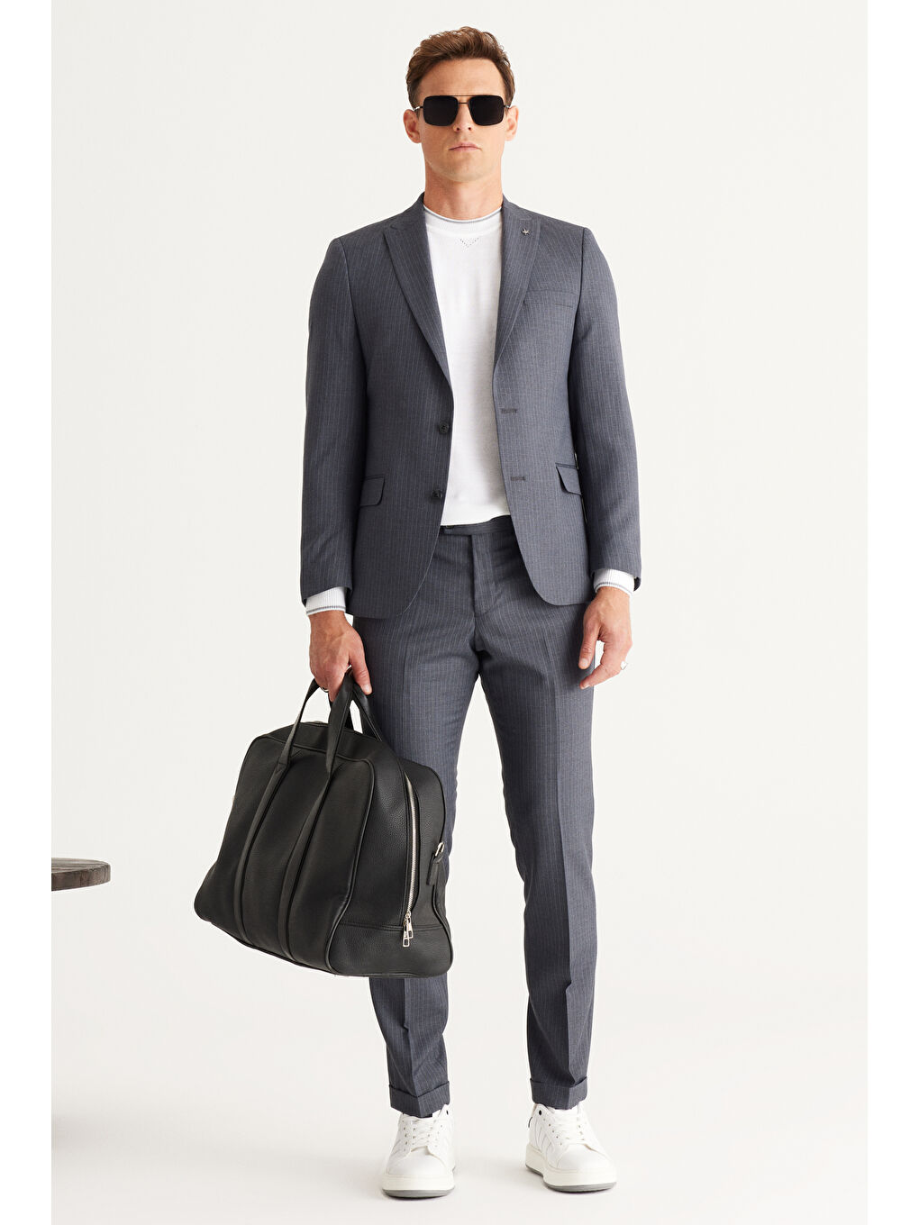 Erkek Gri Ekstra Slim Fit Dar Kesim Kırlangıç Yaka Çizgili Takım Elbise