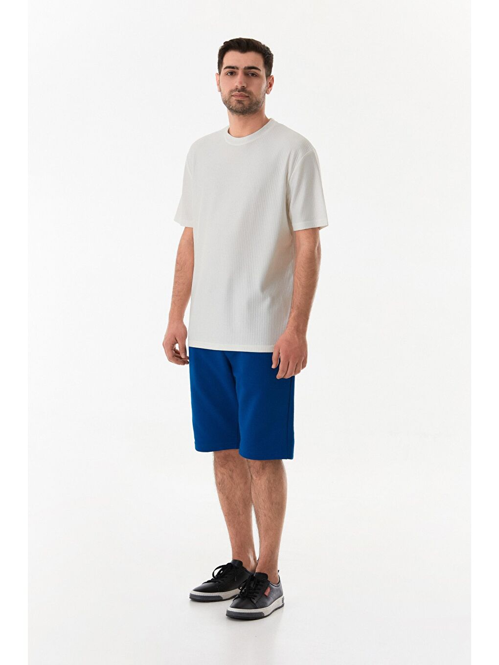 Ekru Jakarlı Bisiklet Yaka Tişört-1