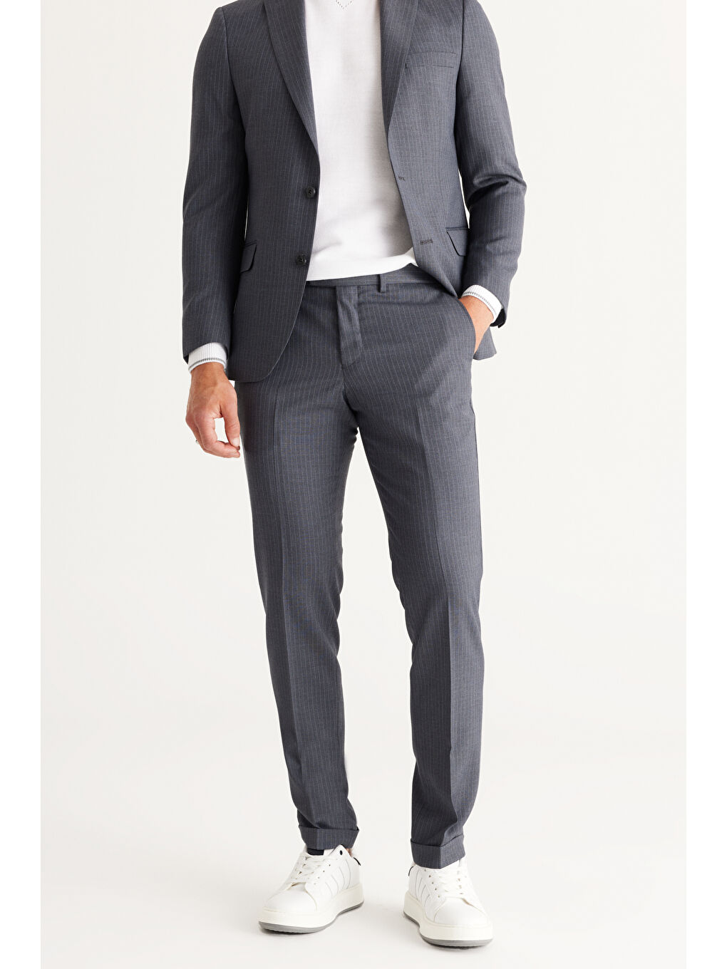 Erkek Gri Ekstra Slim Fit Dar Kesim Kırlangıç Yaka Çizgili Takım Elbise-3