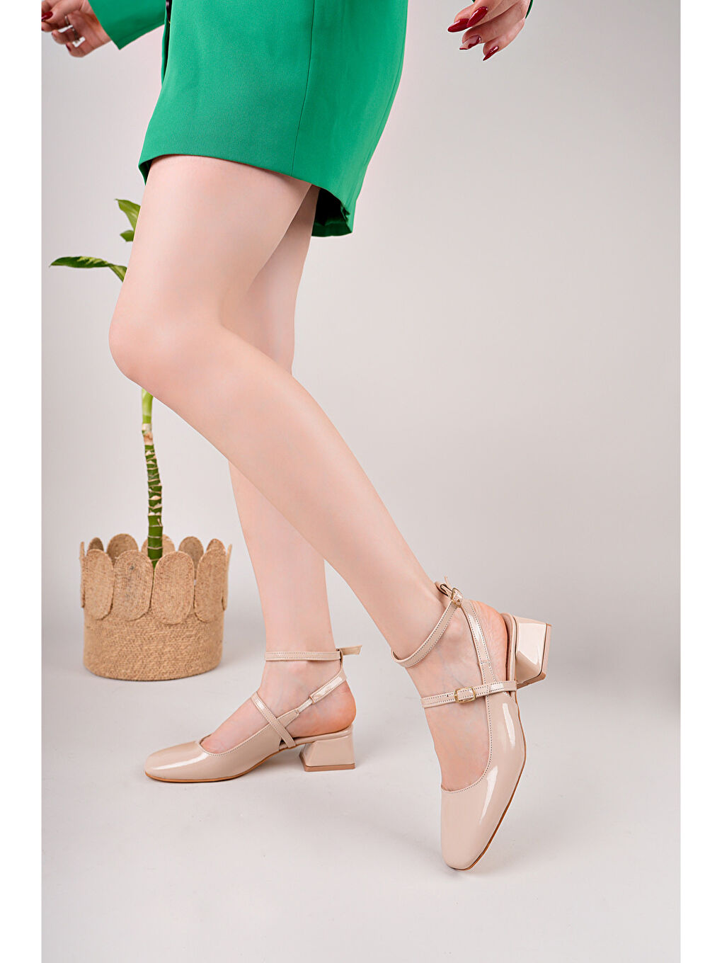 Bej Rugan Kadın Kare Küt Burunlu Topuklu Ayakkabı