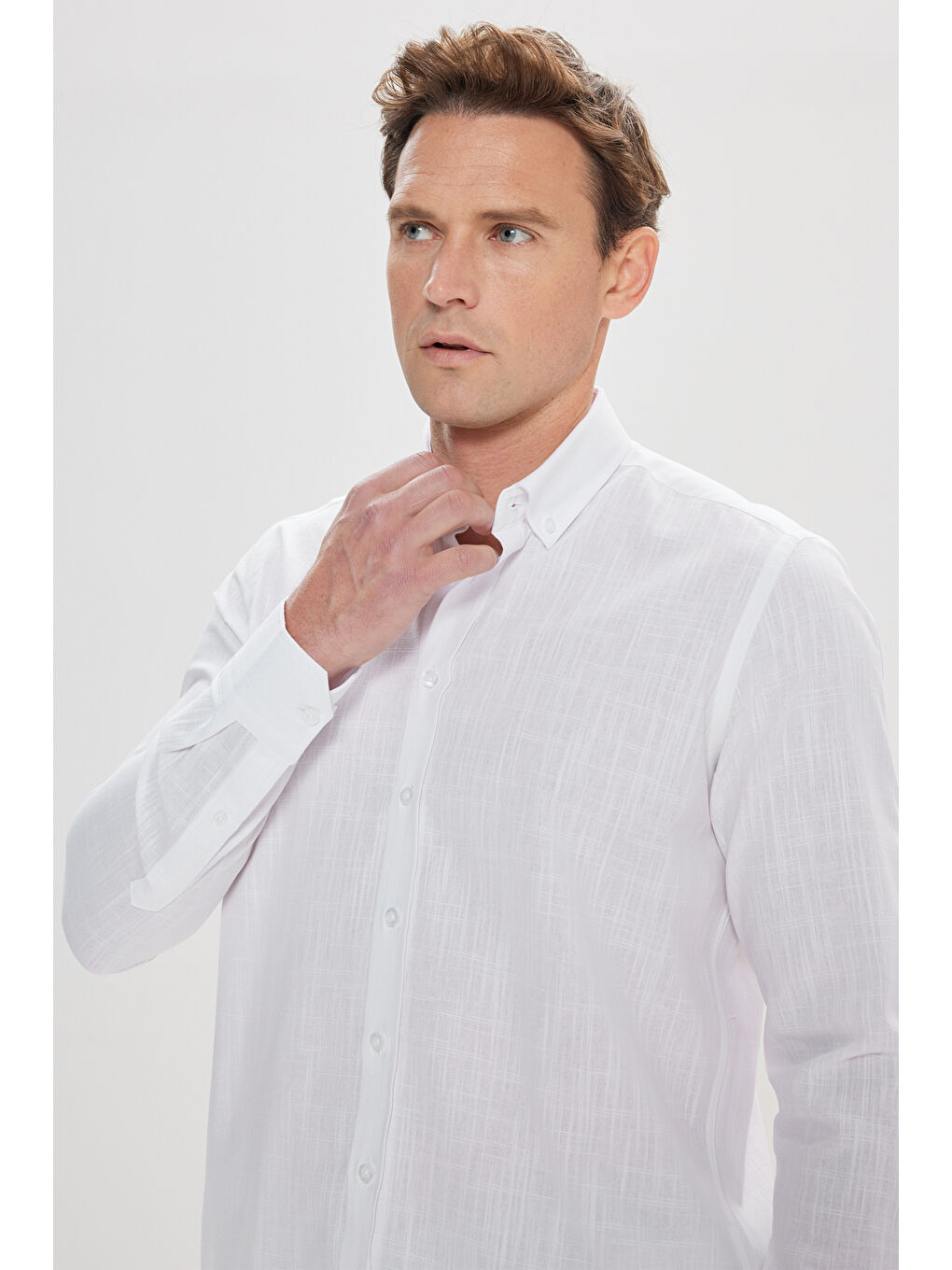 Erkek Beyaz %100 Pamuk Oxford Slim Fit Dar Kesim Düğmeli Yaka Flamlı Gömlek-4