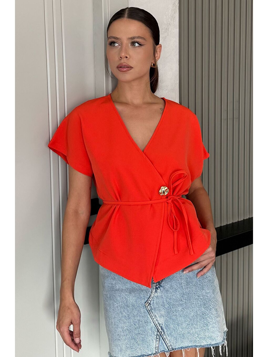 Turuncu Kruvaze Yaka Bel Bağcıklı Kolsuz Kısa Ceket