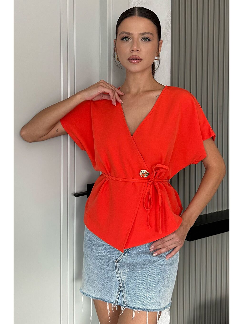 Turuncu Kruvaze Yaka Bel Bağcıklı Kolsuz Kısa Ceket-1