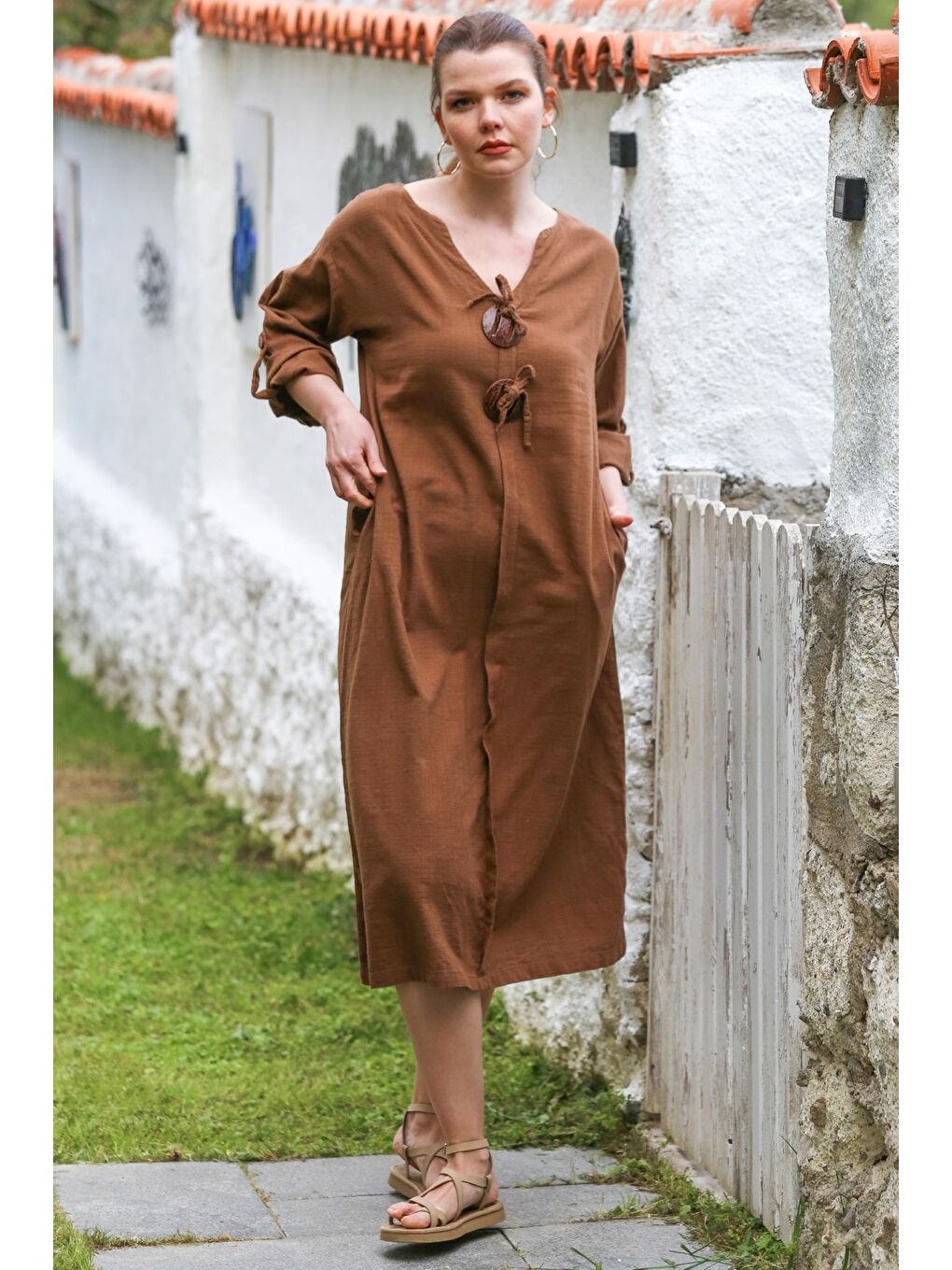 Kahverengi V Yaka Düğmeli Uzun Kollu Casual Keten Görünümlü Dokuma Elbise 118 60-1
