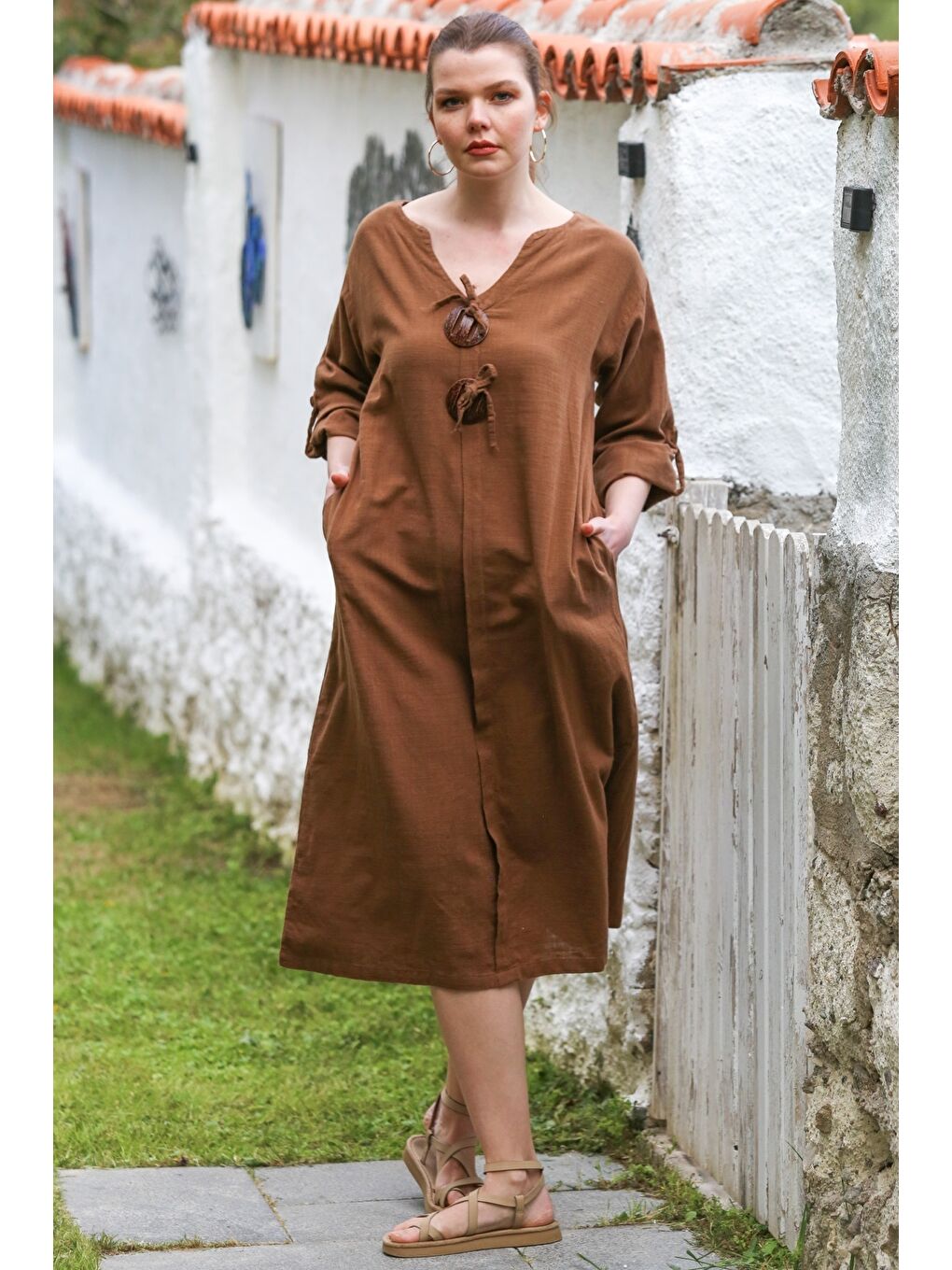 Kahverengi V Yaka Düğmeli Uzun Kollu Casual Keten Görünümlü Dokuma Elbise 118 60-2