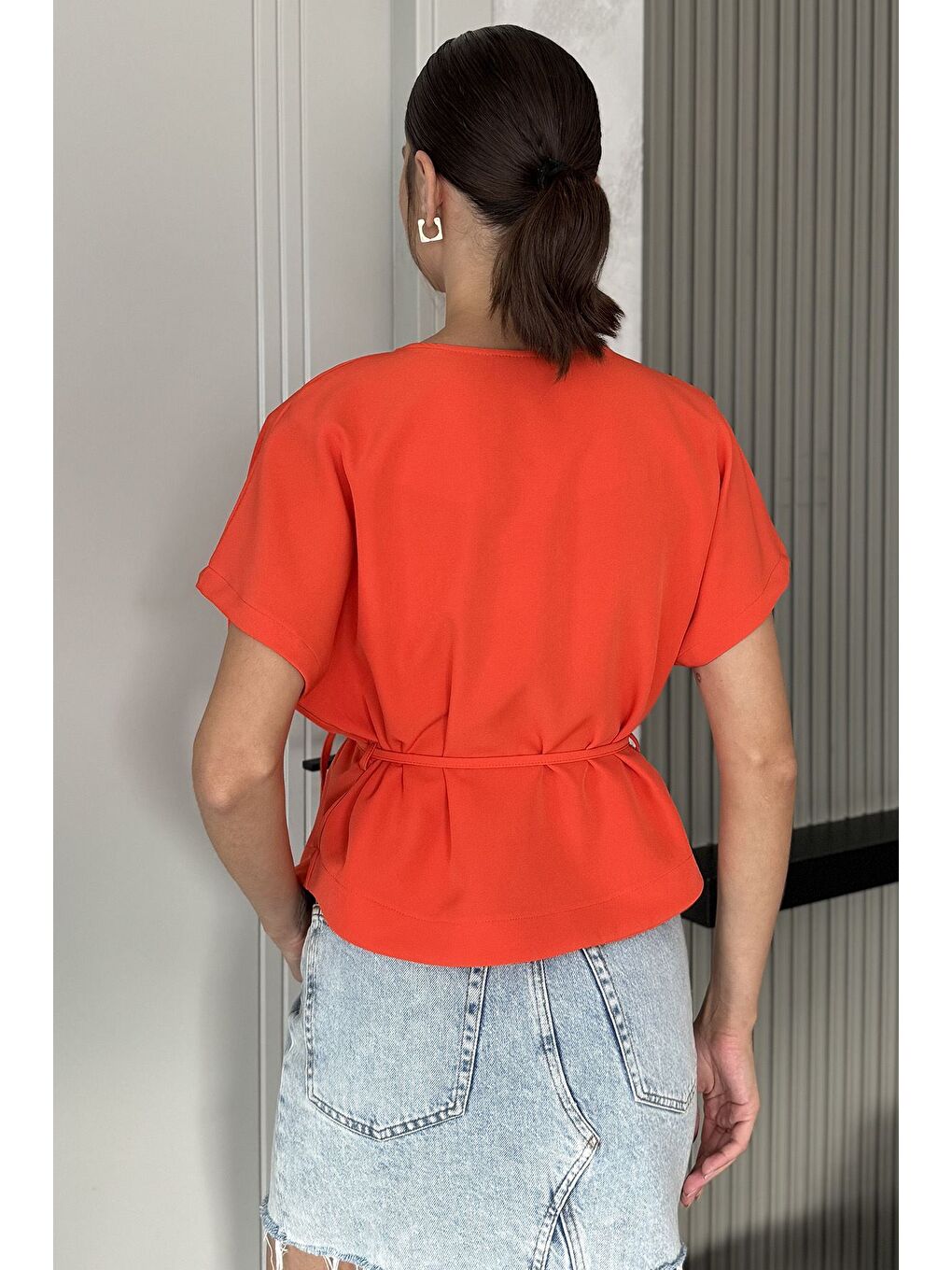 Turuncu Kruvaze Yaka Bel Bağcıklı Kolsuz Kısa Ceket-3