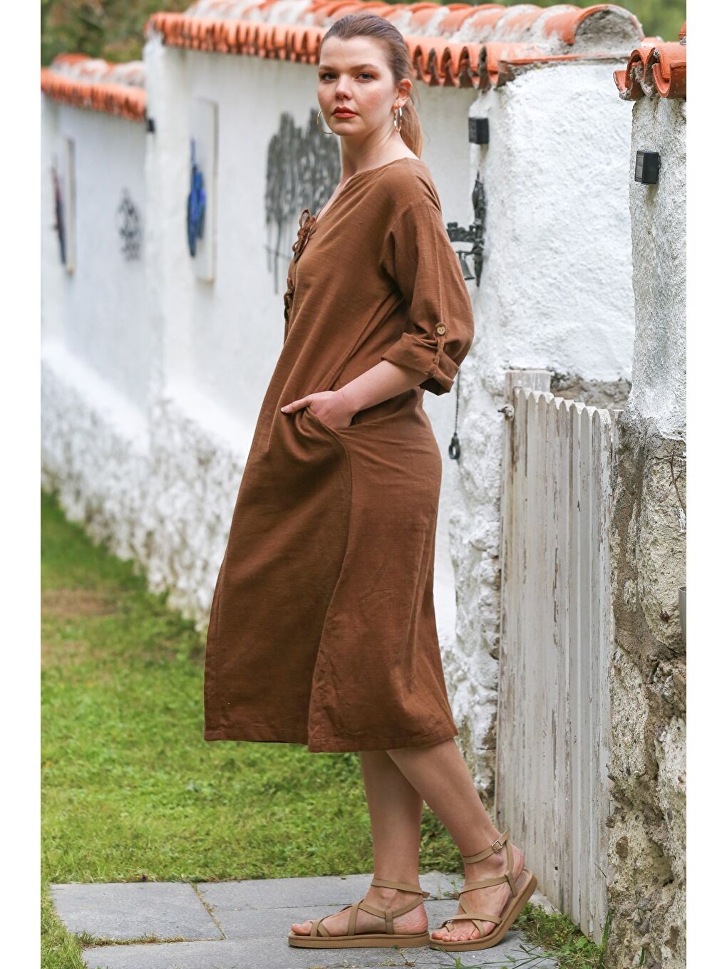 Kahverengi V Yaka Düğmeli Uzun Kollu Casual Keten Görünümlü Dokuma Elbise 118 60-3