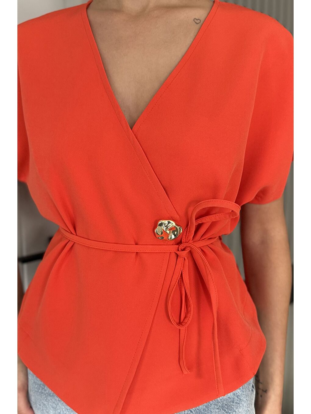 Turuncu Kruvaze Yaka Bel Bağcıklı Kolsuz Kısa Ceket-4