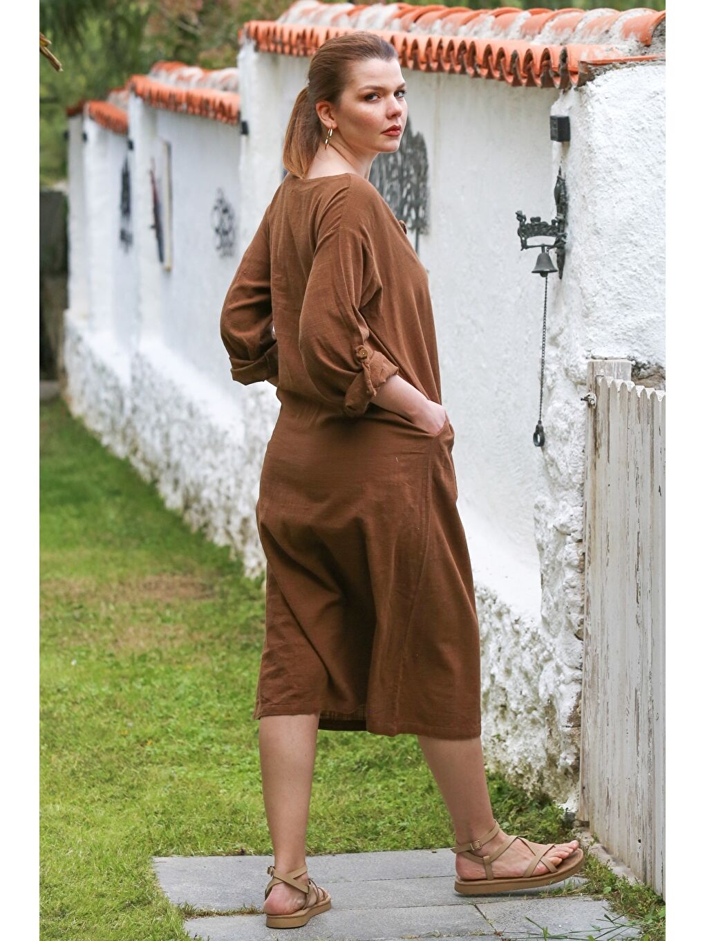 Kahverengi V Yaka Düğmeli Uzun Kollu Casual Keten Görünümlü Dokuma Elbise 118 60-5