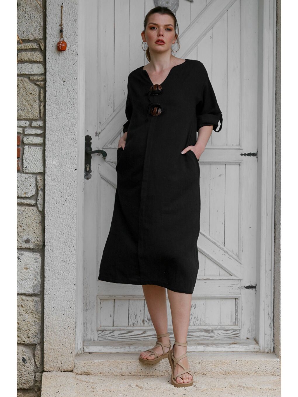 Siyah V Yaka Düğmeli Uzun Kollu Casual Keten Görünümlü Dokuma Elbise 118 60-2