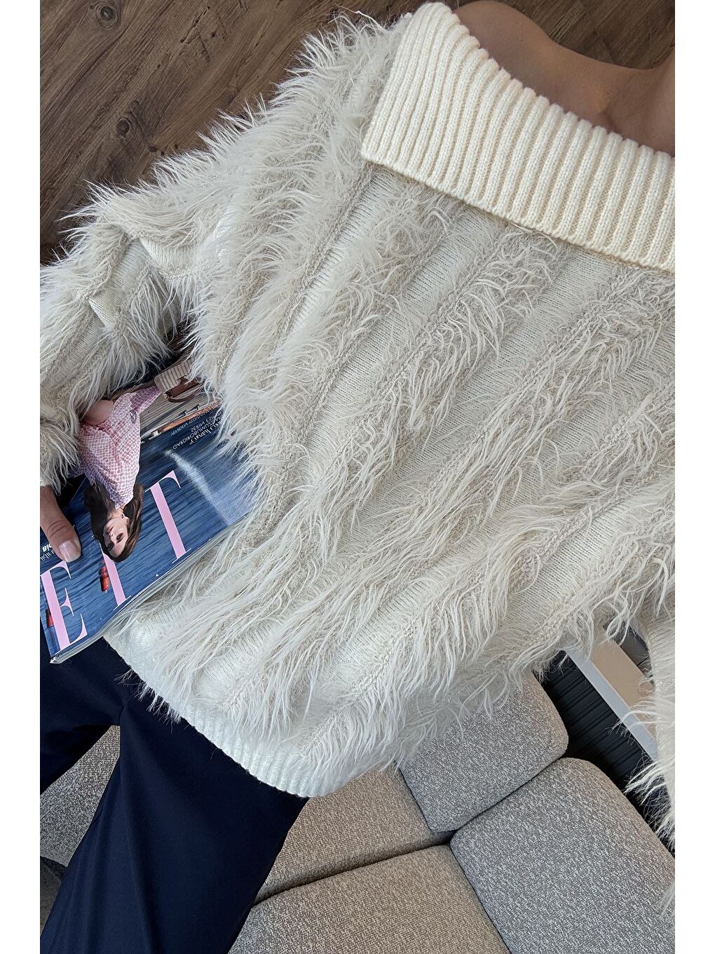 Ekru Yaka Detaylı Sakallı Triko Kazak-1