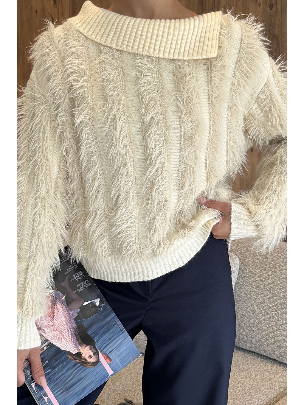 Ekru Yaka Detaylı Sakallı Triko Kazak-2