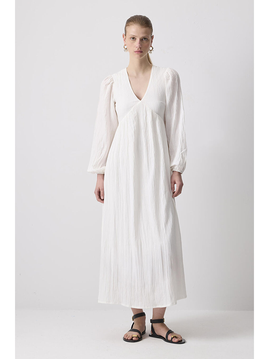 Beyaz V Yaka Gofre Elbise