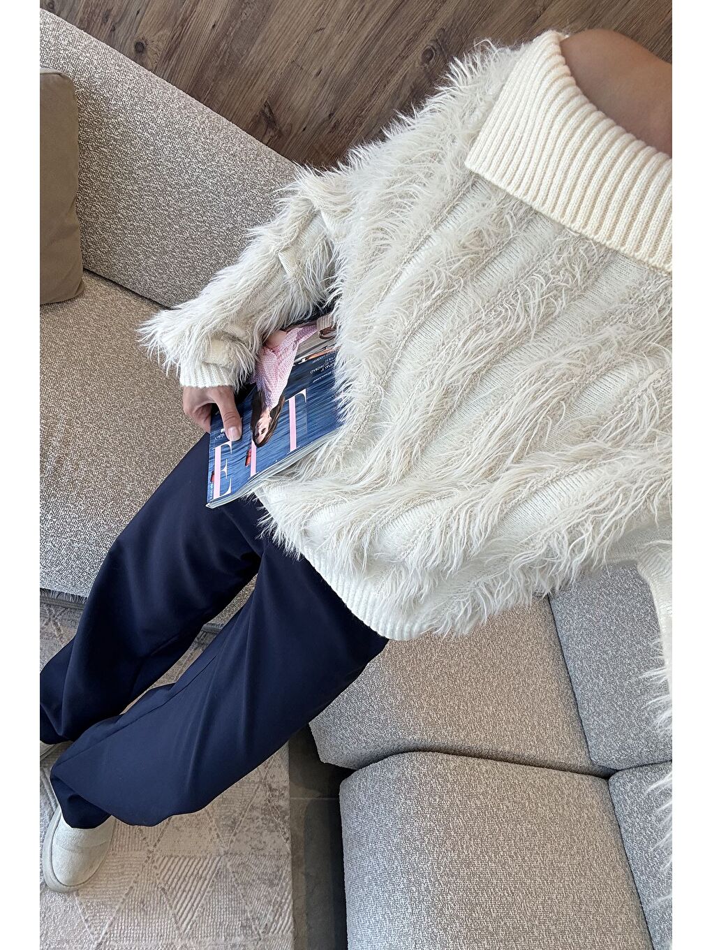 Ekru Yaka Detaylı Sakallı Triko Kazak-3