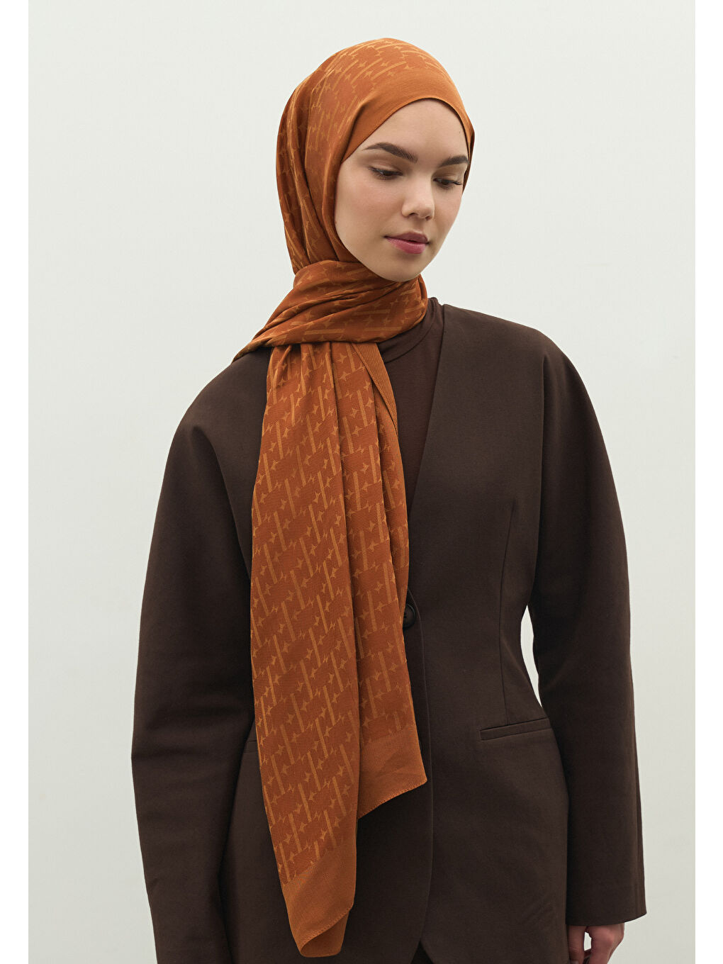 Kahverengi MONOGRAM PAMUK FLOŞ JAKARLI ŞAL TARÇIN KABUĞU