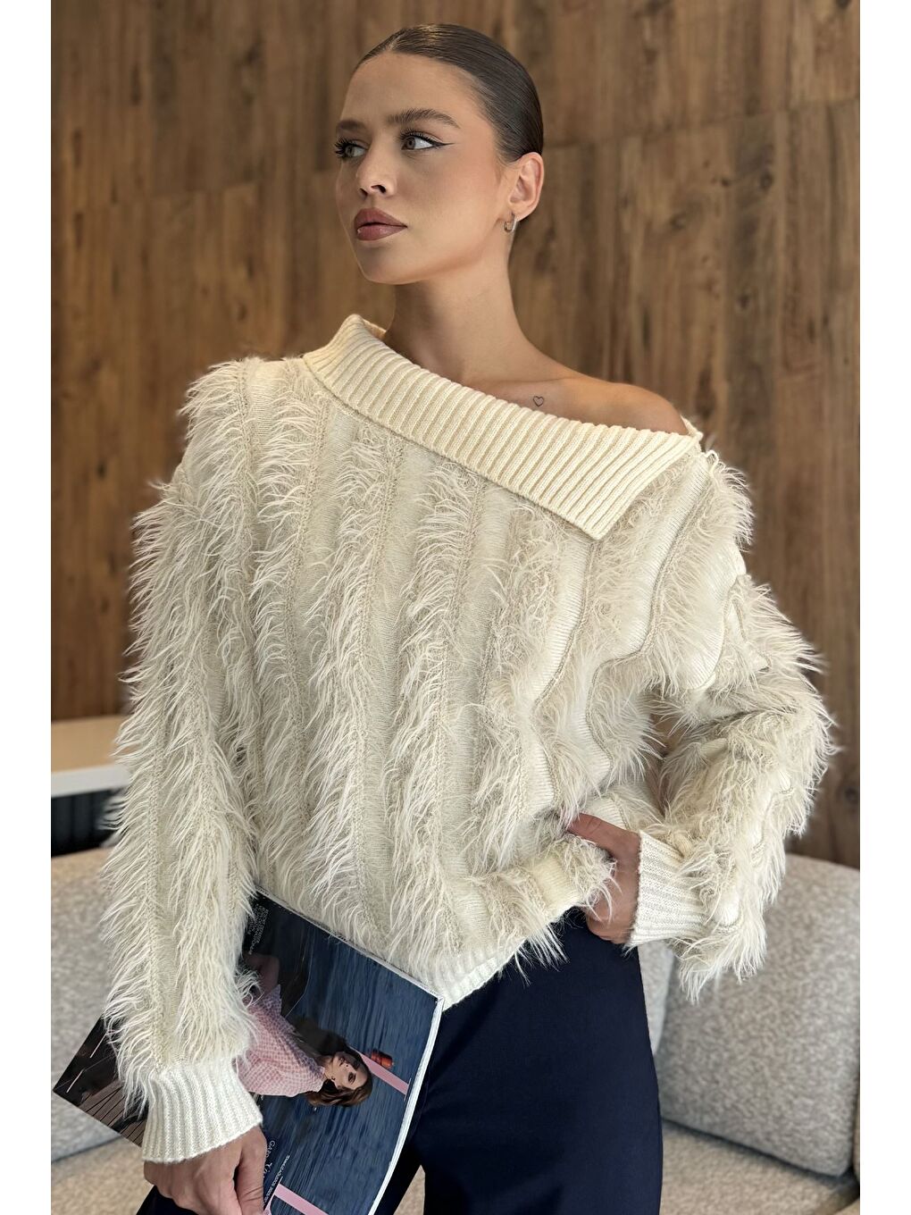 Ekru Yaka Detaylı Sakallı Triko Kazak-4