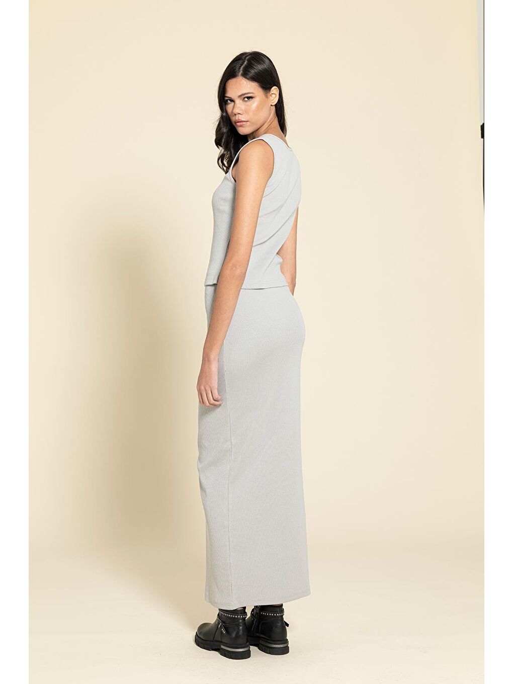 Siyah Düğmeli Gri Bluz Etek Takım-1