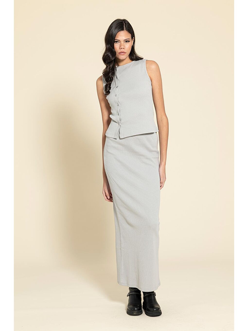 Siyah Düğmeli Gri Bluz Etek Takım-2