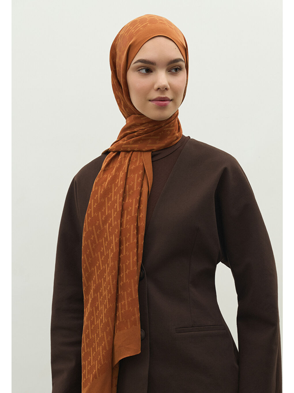 Kahverengi MONOGRAM PAMUK FLOŞ JAKARLI ŞAL TARÇIN KABUĞU-1