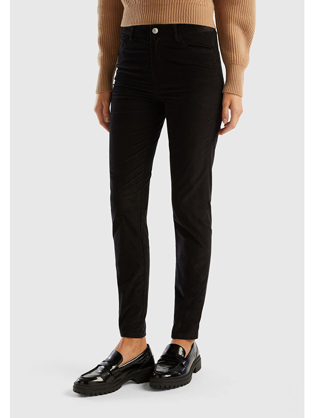 Kadın Siyah Slim Fit Kadife Pantolon