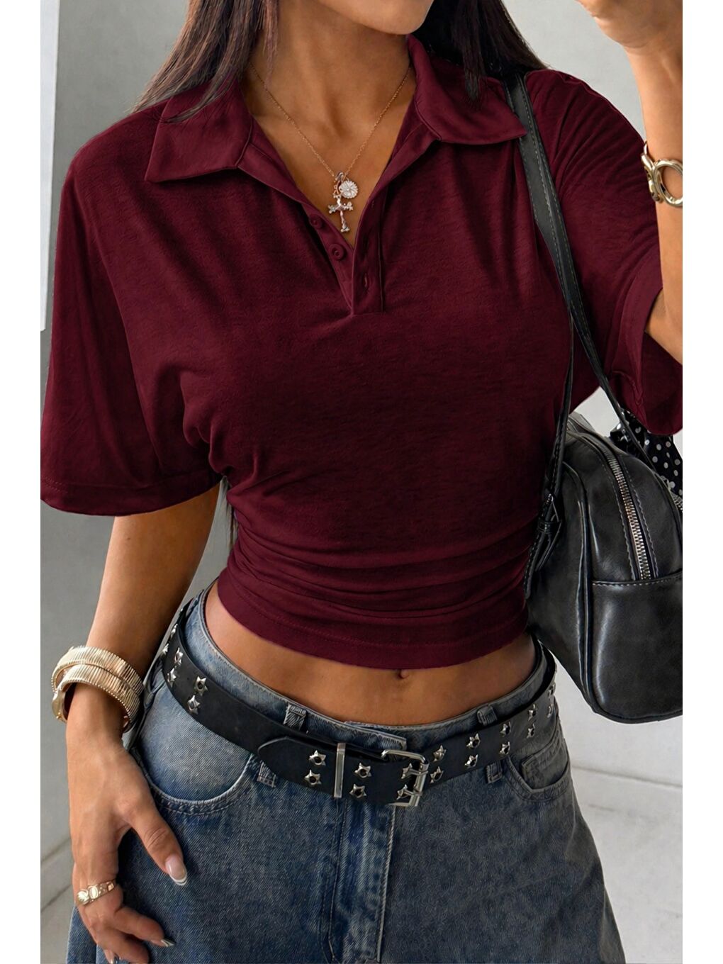 Bordo Kadın Beyaz Crop Belden Oturan Tişört Polo Yaka Modern Tasarım